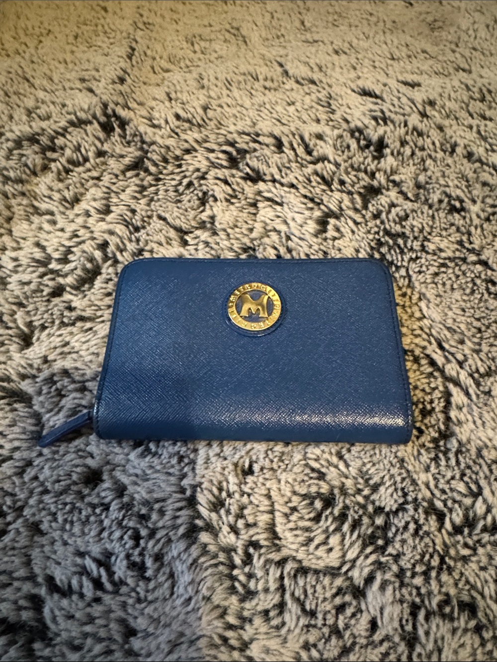 Metrocity Blue Zip-Around Saffiano Wallet with Gold Medallion Amazing Condition